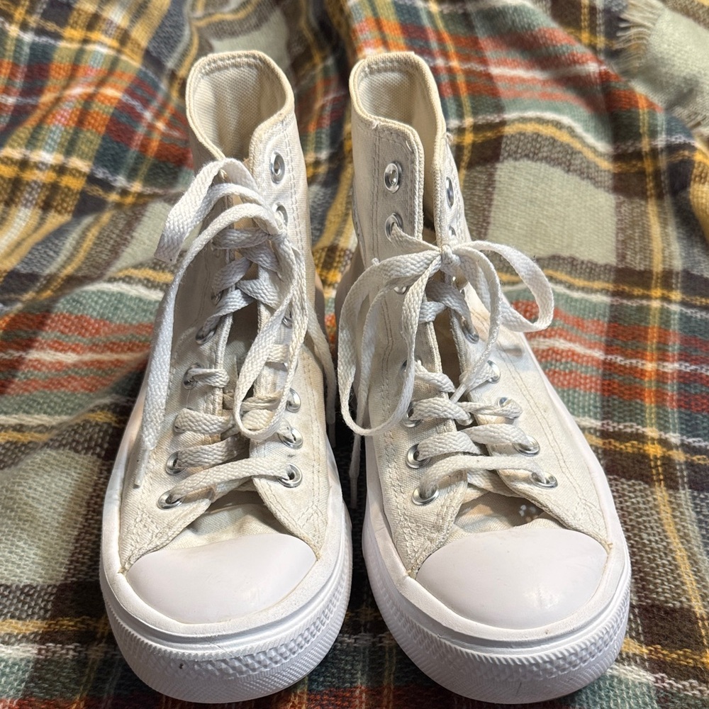 Converse All Star Off-White High-Top Platform  Sneakers Sz M 6, W 8.